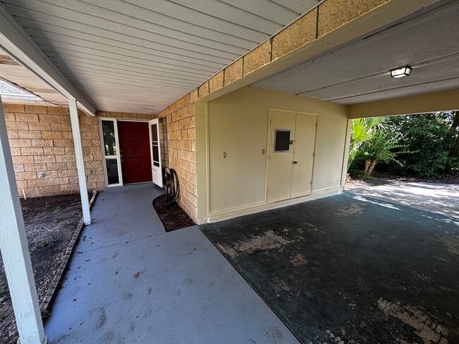 Building Photo - 2/2 Fully Renovated Home in Silver Springs Shores