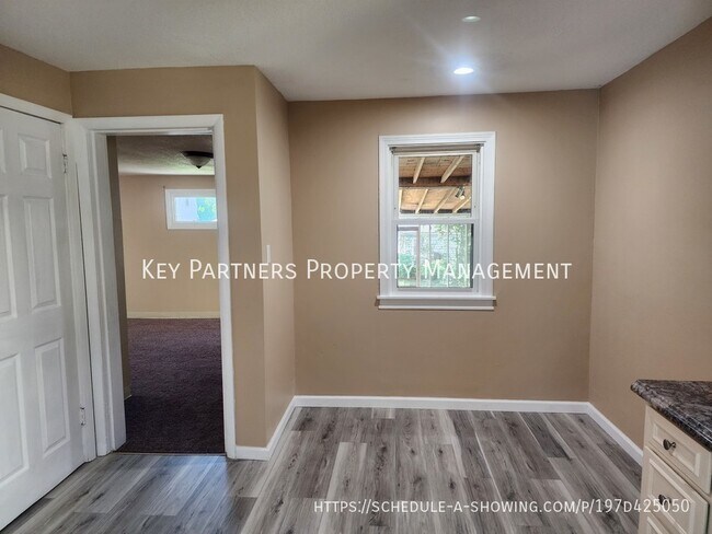 Building Photo - 7320 Charlotte-