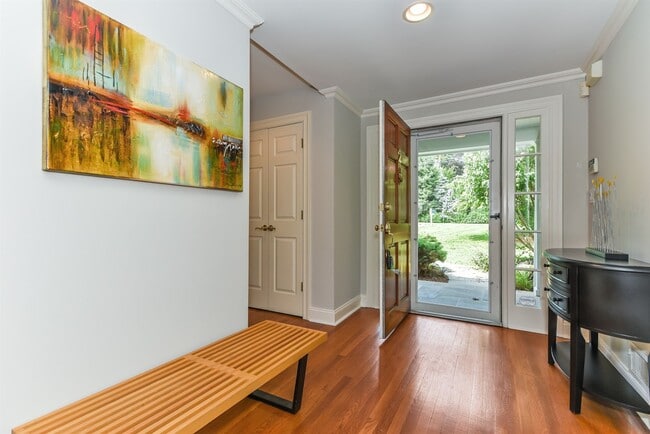 Building Photo - Beautiful 4BD 4BA ranch home in Scarsdale!