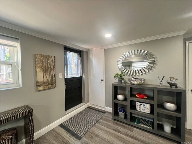 Foto del edificio - 233-15 130th Ave