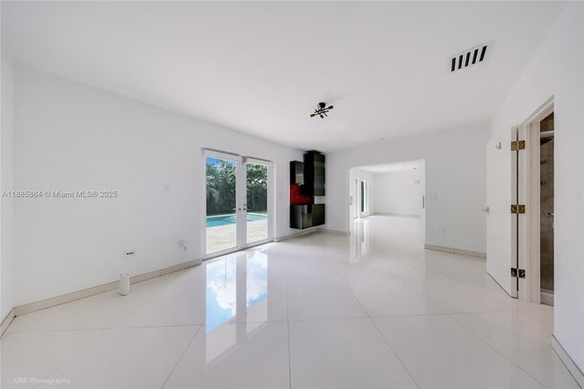 Foto del edificio - 850 N Venetian Dr