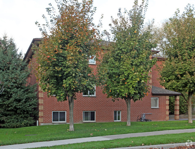 Building Photo - 748 Cedar St