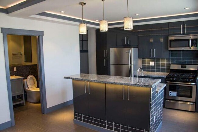 Building Photo - 2 bedroom in San Francisco CA 94133