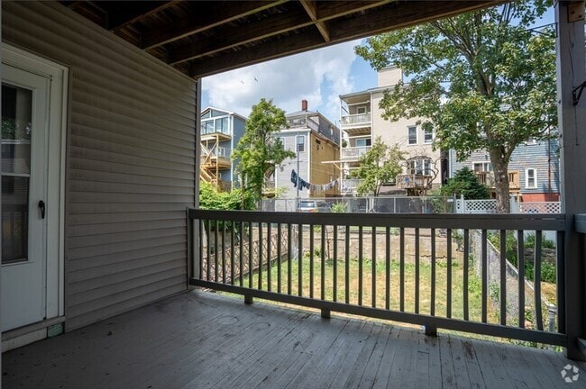 Building Photo - 420 Saratoga St