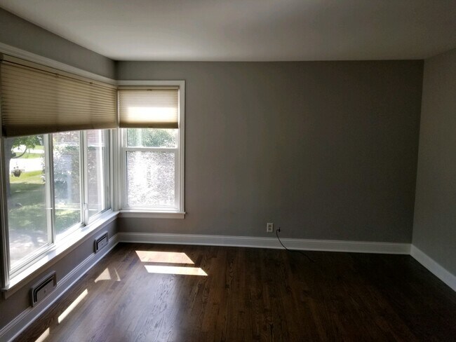 Building Photo - 732 Prairie Ave