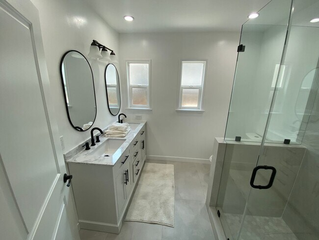 Foto del edificio - UNFURNISHED- 3B2B House in Toluca Lake/NoHo