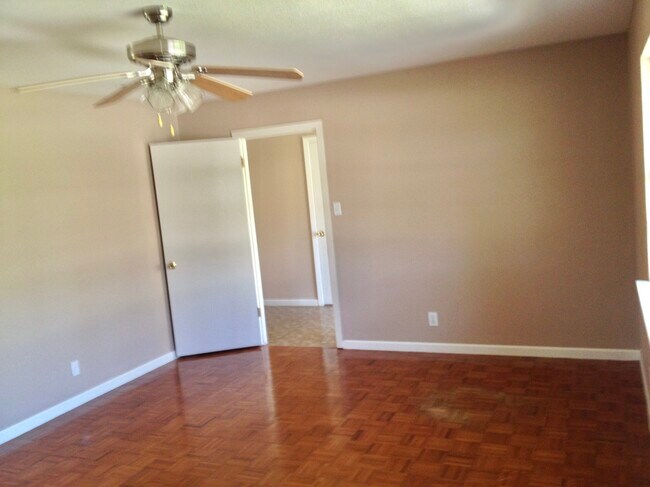 Foto del edificio - 11803 Oak Haven Rd