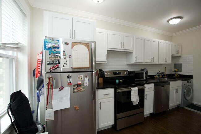 Foto del edificio - 3345 N Marshfield Ave
