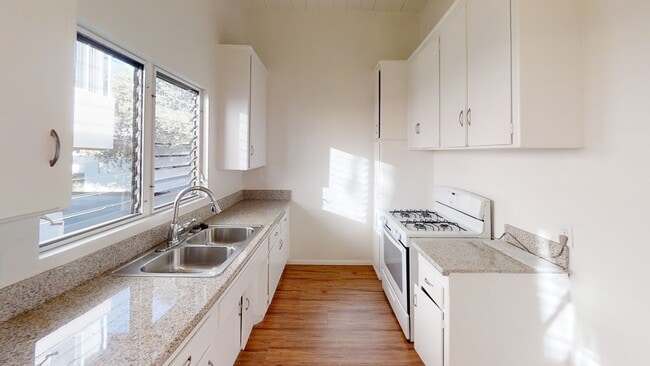Building Photo - 1729 Ellincourt Dr