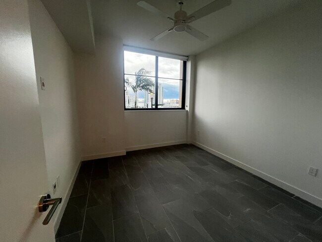 Foto del edificio - 133 NE 24th St