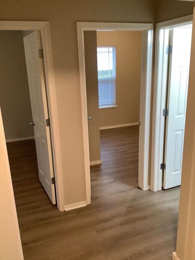 Building Photo - 3 Bed | 2 Bath | Owasso