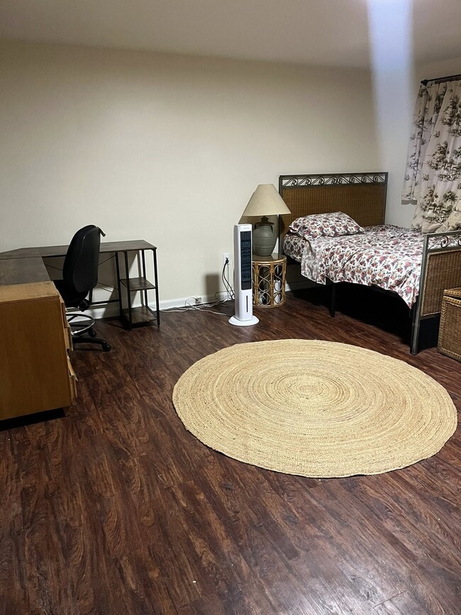 Building Photo - 321 Walter St