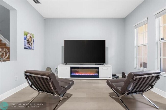 Foto del edificio - 819 NW 82nd Ln