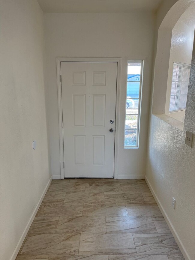 Foto del edificio - Upcoming Charming Home In Tulare