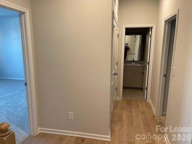 Foto del edificio - 6335 Southgrove St