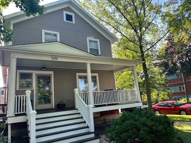Building Photo - 544 Lyman Ave