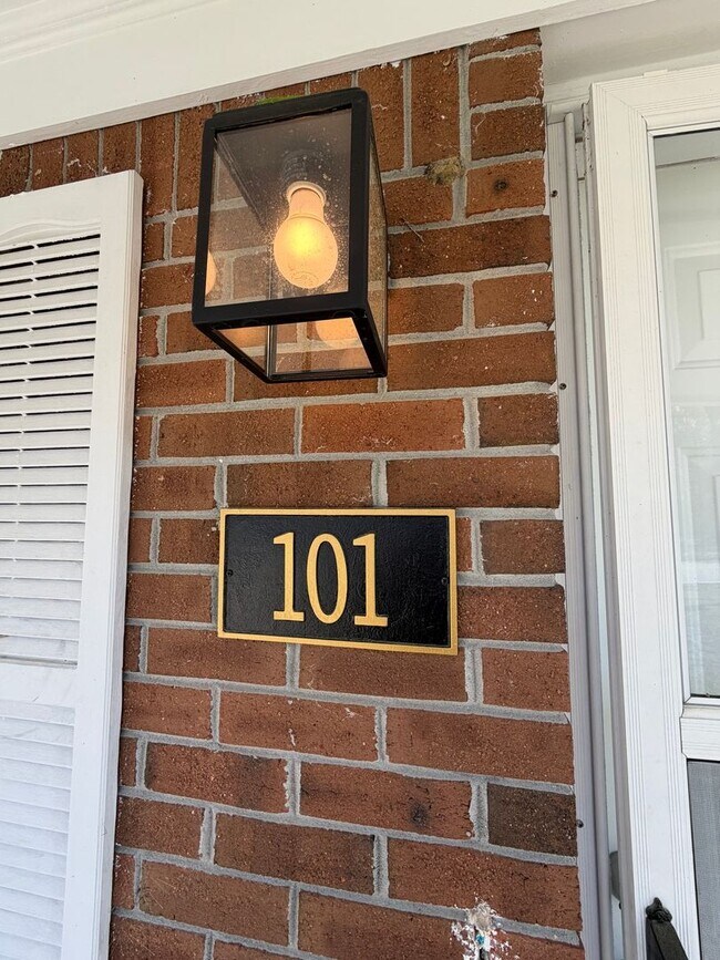 Foto del edificio - Charming 1,025 sq ft single-family home offering 3 bedrooms and 2 full bathrooms—perfect for comf...