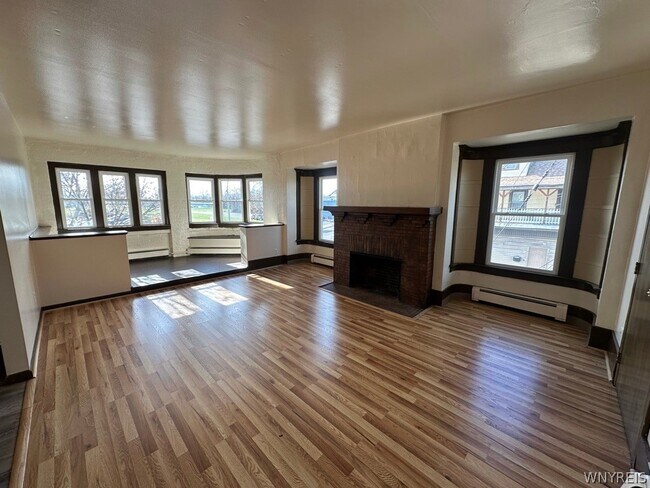 Foto del edificio - 654 Hertel Ave