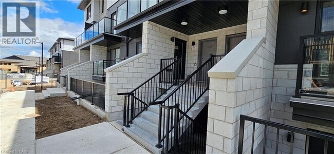 Building Photo - 410 Northfield Dr W