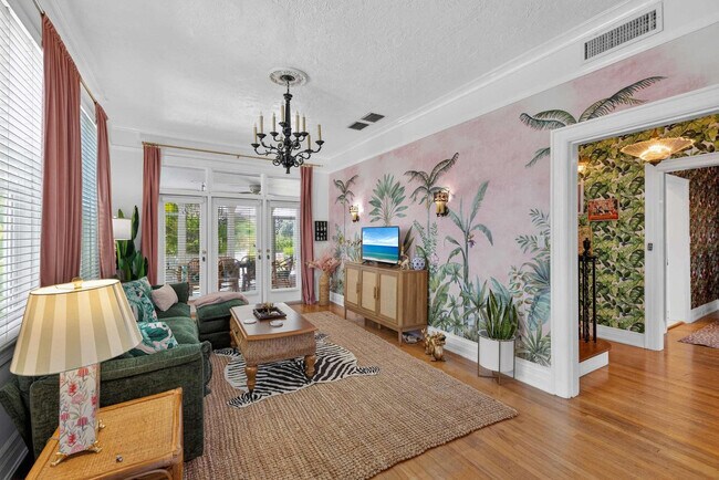 Foto del edificio - 7706 Westmoreland Dr