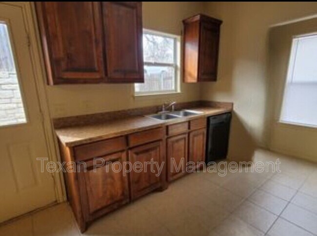 Building Photo - 3713 Mandy Dr