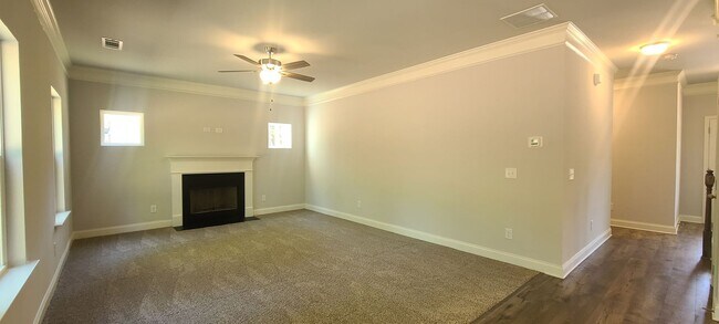 Building Photo - Like New 5 bed 3.5 Bath Home in Beautiful ...