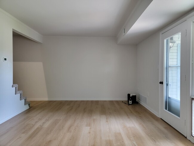 Building Photo - 541 Cloverbrook Dr