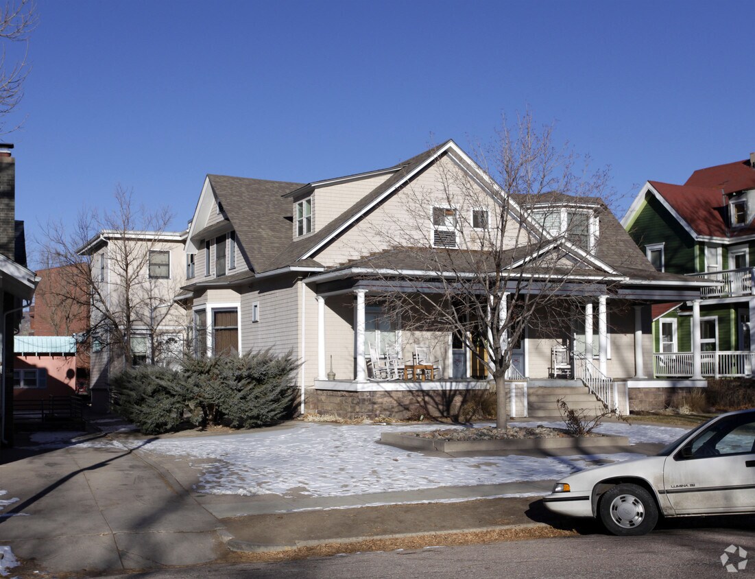 Primary Photo - 306 N Cascade Ave