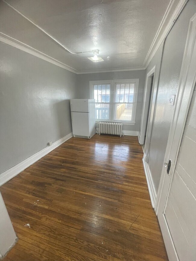 Building Photo - 609 Wellington Ct