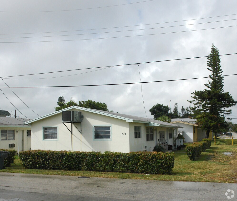 Primary Photo - 400-404 SE 4th Ave