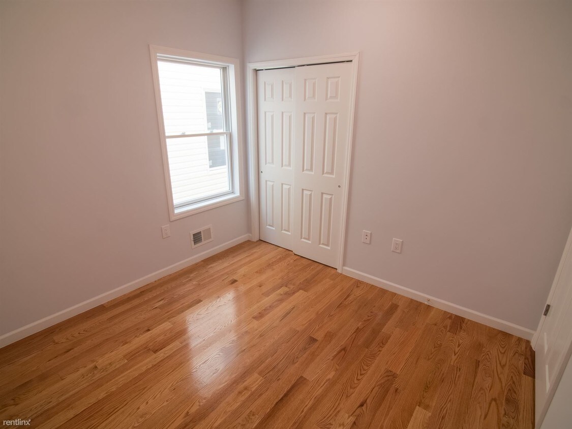 Foto principal - 157 Orient Ave