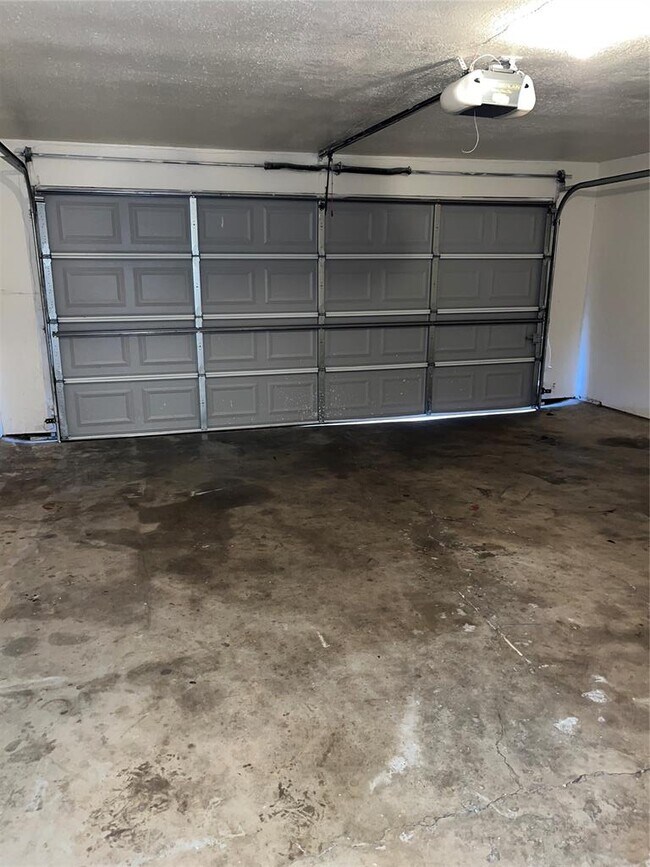 Building Photo - 121 Stonewood Dr