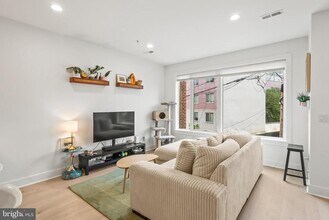 Building Photo - 662 Glick Ct NW