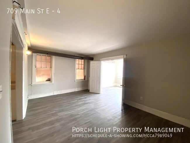 Photo du bâtiment - Spacious Two Bedroom Huge Kitchen Private ...