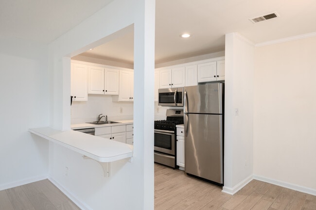 Building Photo - 430 Wedgewood Cir