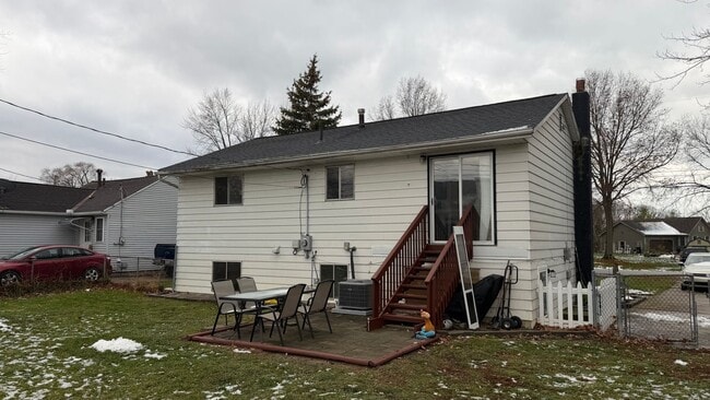 Foto del edificio - Beautiful split level ready to rent