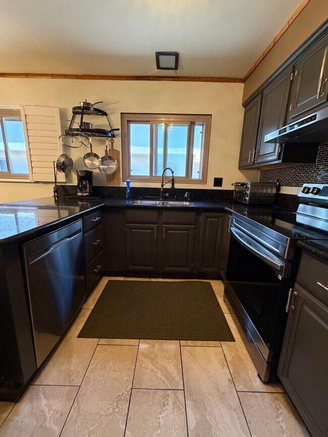 Foto del edificio - Fully Furnished Condo in the Heart of San Diego | 2 Parking Spaces, In-Unit Laundry, & Luxury Ame...