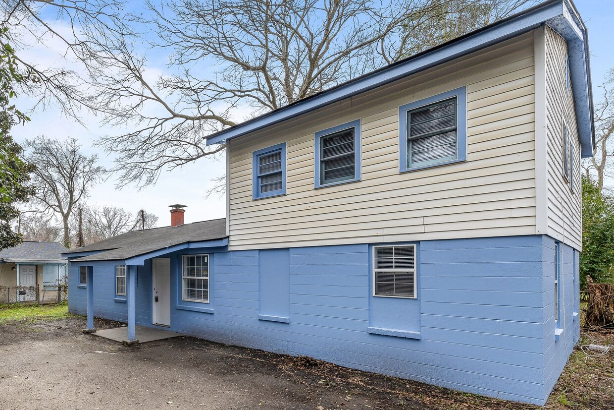 Primary Photo - Charming 4-Bedroom Home in North Charleston!