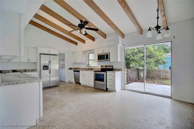 Foto del edificio - 3748 Sebring Pkwy