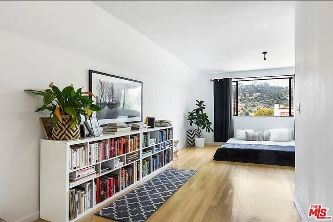 master bedroom - 429 N Ave 51