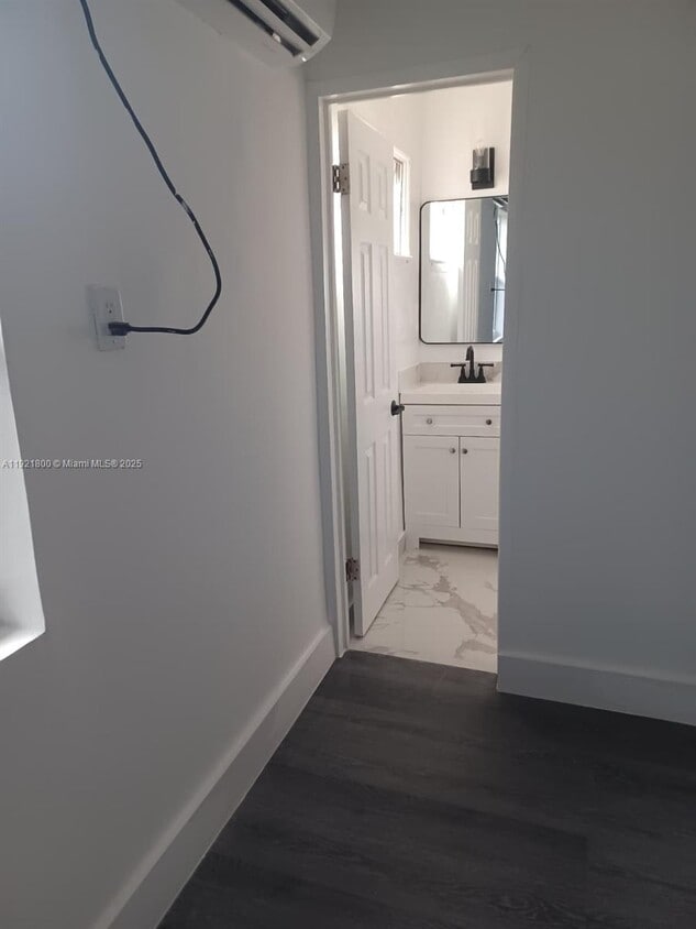 Building Photo - 1845 Dixieana St