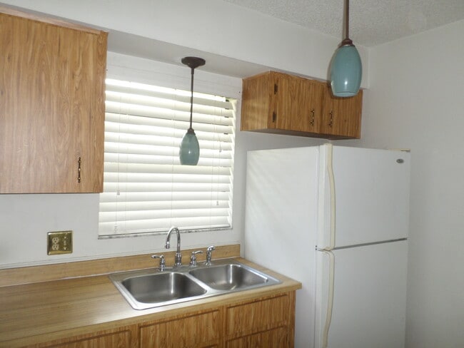 Building Photo - 795 N Lake Howard Dr
