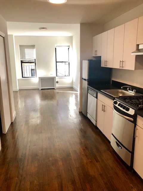 Primary Photo - 240 E 89th St