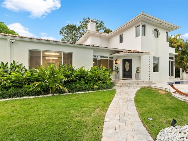 Foto del edificio - 825 SW 23rd Rd