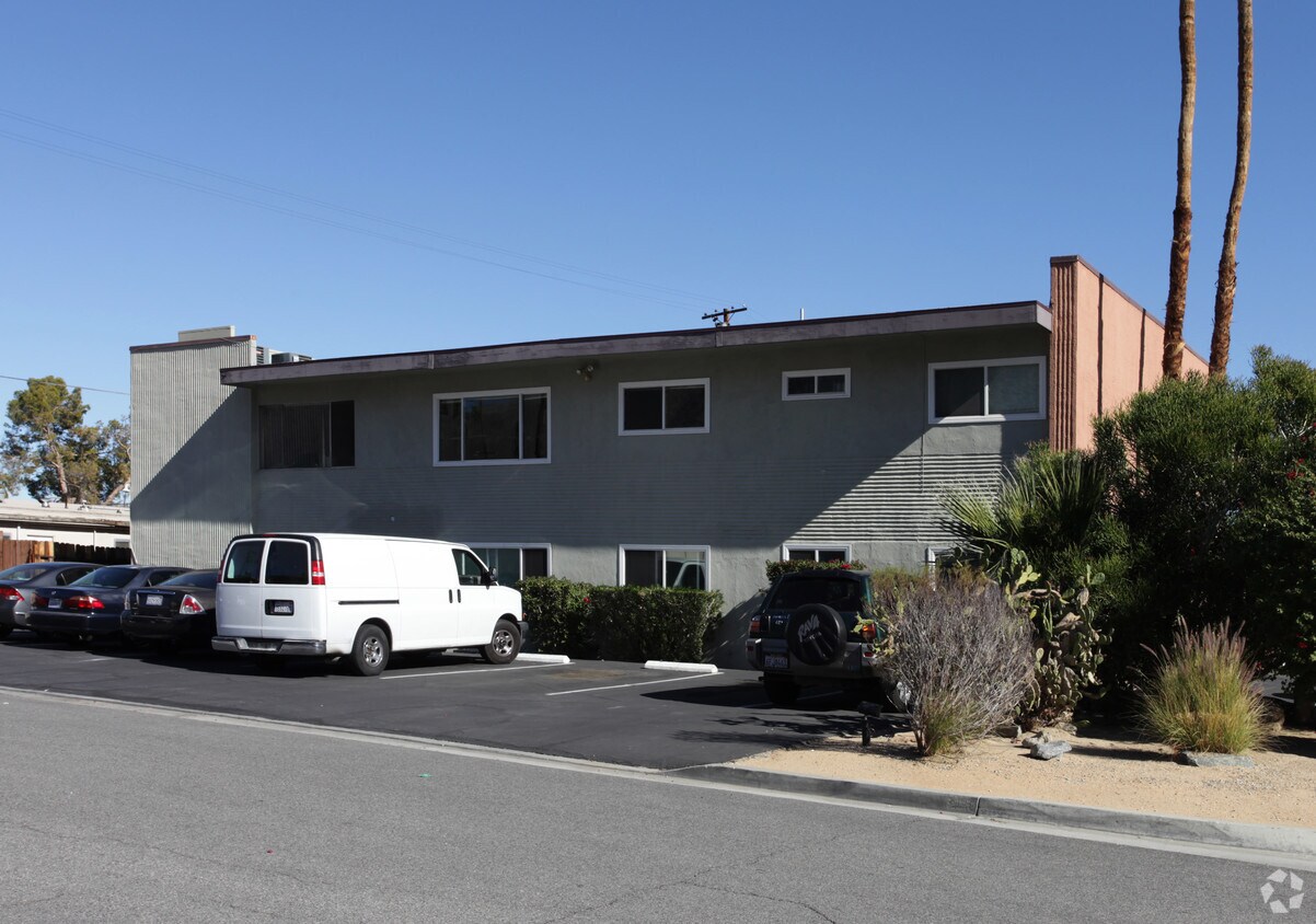 Foto del edificio - 788 N Riverside Dr
