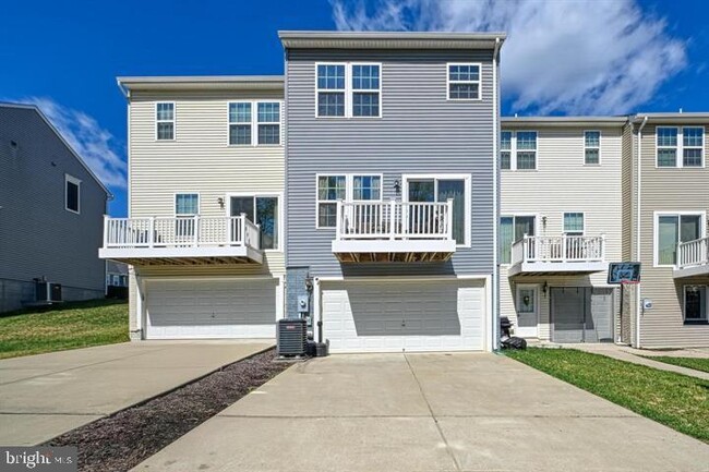 Building Photo - 8659 Rosecrans Ln