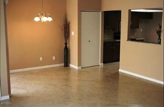 Foto del edificio - 2446 E 5th Pl