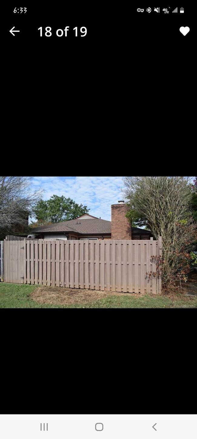 Building Photo - 283 S Herlong Ave