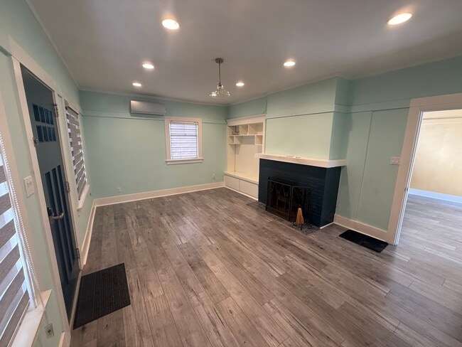 Building Photo - 396 N Mentor Ave