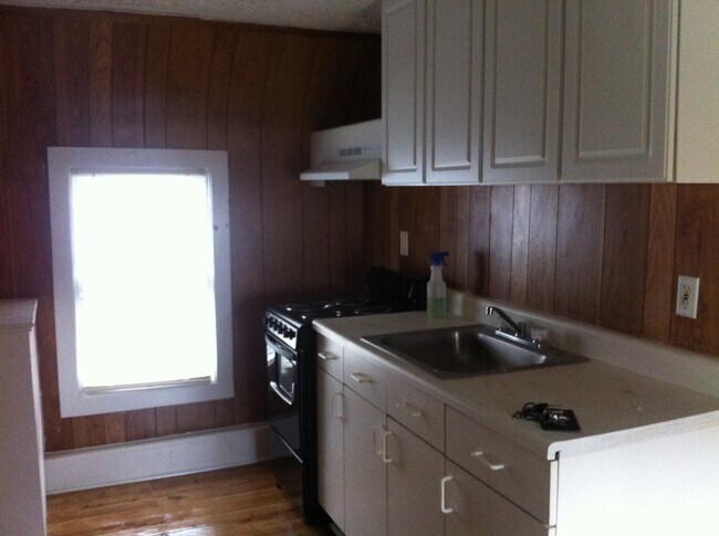 Building Photo - 307 Byrn St